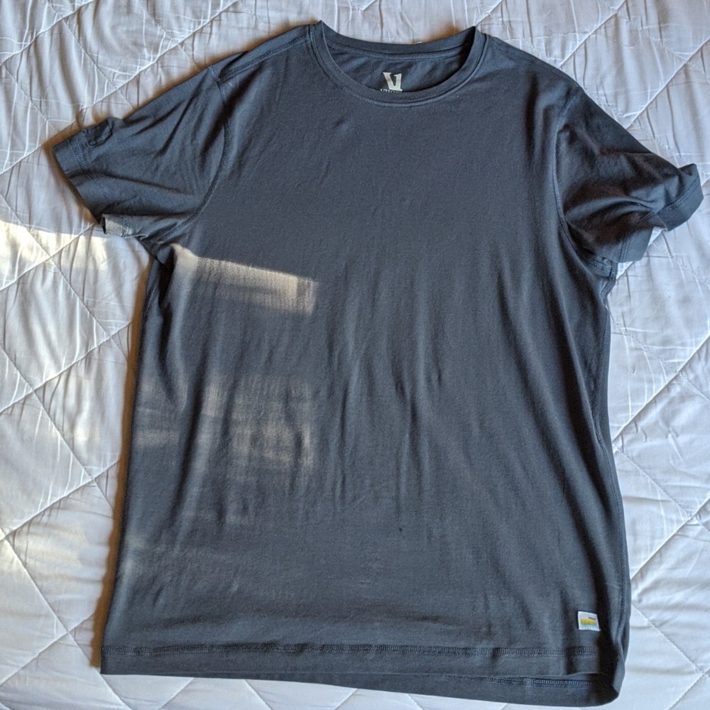 Vuori men's large shirt